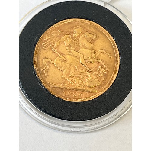 104 - A 22ct gold Victorian sovereign dated 1888, Jubilee head, fine to VF condition.