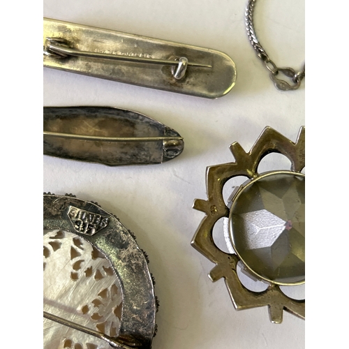 118 - Good selection of Victorian & vintage costume jewellery comprising a coral bar brooch marked “sterli... 