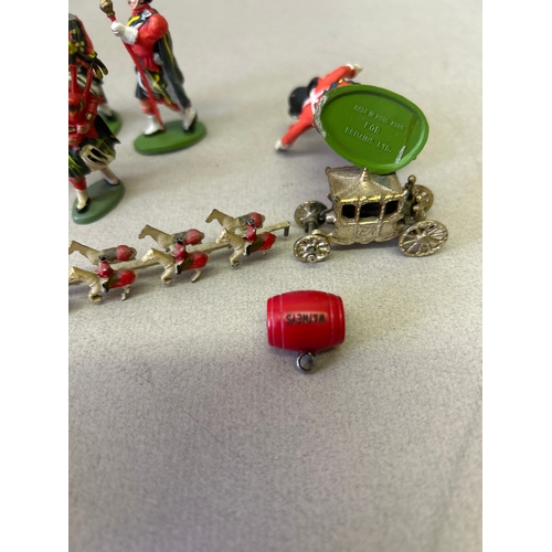 125 - Military & mixed including 5 Britains bandsmen (plastic “Made in Hong Kong for Britains”) miniature ... 