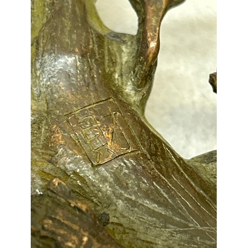 122 - A Japanese bronze sculpture of a rat, signed to the belly. 8cm