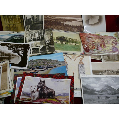 18 - A GOOD COLLECTION OF VINTAGE POST CARDS