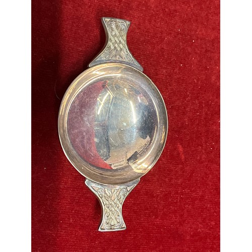 19 - A SOLID SILVER SCOTTISH QUAICH DRINKING VESSEL THIS IS A FINE PIECE OF SILVER SMITHING  HALLMARKS FO... 