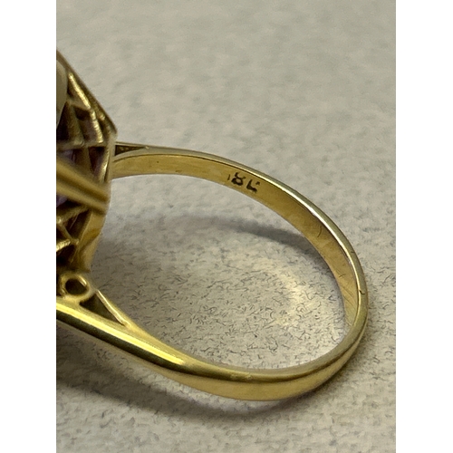 116 - A vintage 18ct gold ring set with a large oval amethyst. Stone size 21mm x 15mm. Ring size N, weight... 