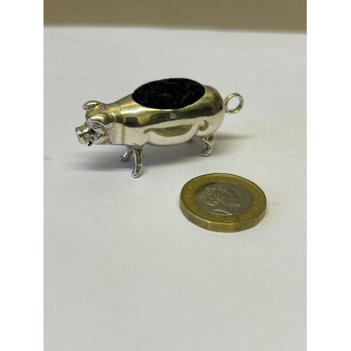 139 - A sterling silver pig pincushion, Birmingham hallmark, 22 grams