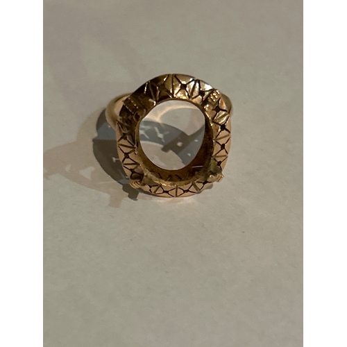 47B - A vintage 14 ct gold ring. 4.34 grams. Marked 14K, the setting for a large stone approx 15mm x 12mm.