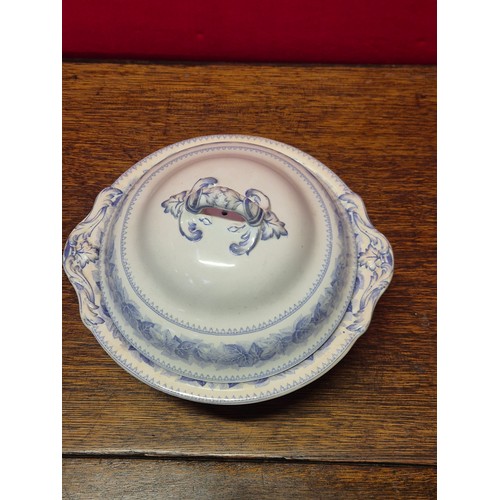 277 - Victorian Copeland Spode blue and white tureen or soupiere in the Ivy leaf pattern. Impressed makers... 
