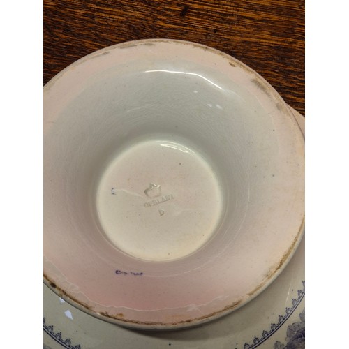 277 - Victorian Copeland Spode blue and white tureen or soupiere in the Ivy leaf pattern. Impressed makers... 