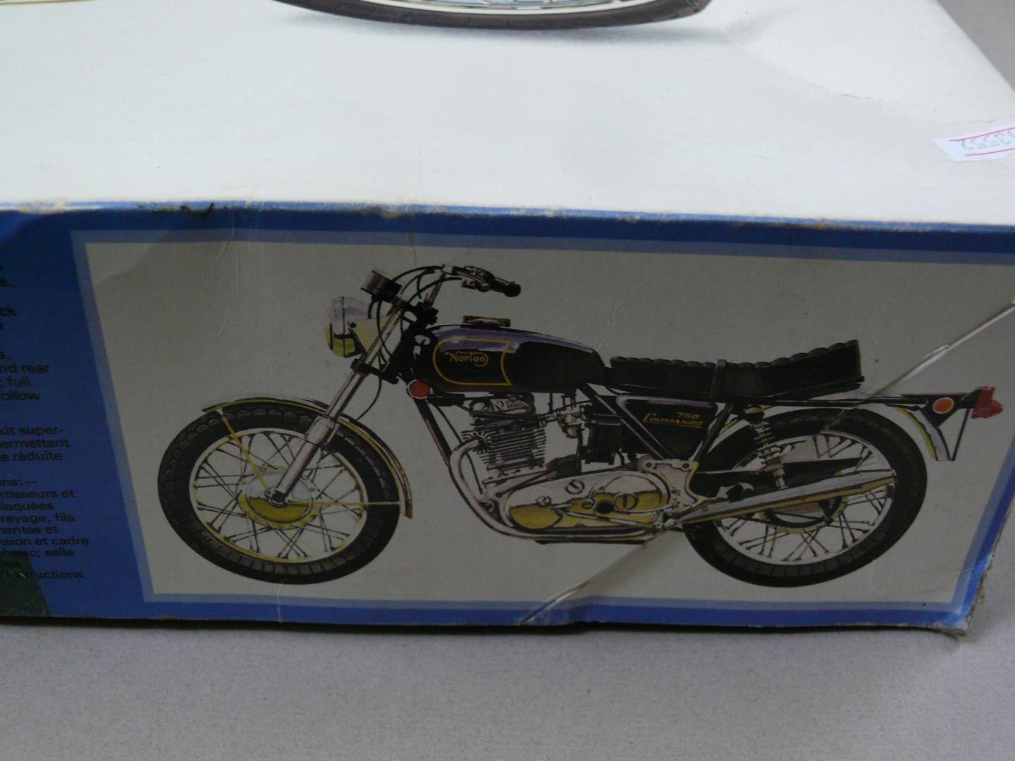 Airfix 1/8 scale Norton Commando 750 motorcycle model kit 20480-6 ...