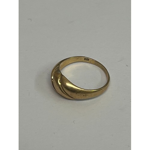 67G - A 9CT gold knot ring size G,  1.97GR