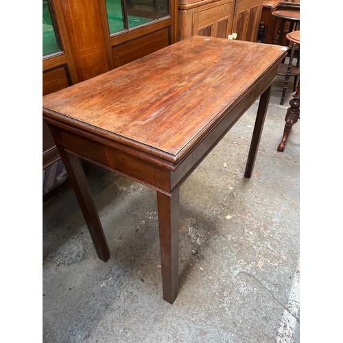 644 - Victorian mahogany gate leg card table, with a flip over top freshly lined with green baize. 96cm x ... 