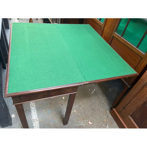 644 - Victorian mahogany gate leg card table, with a flip over top freshly lined with green baize. 96cm x ... 