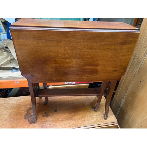 650 - Victorian mahogany Sutherland drop leaf table.