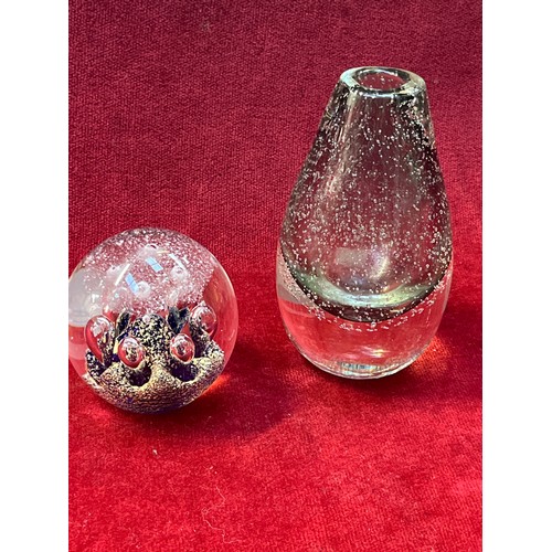 438 - Studio art bubble glass, including a 'Sea Dance' blue and gold paperweight (looks to be Caithness) a... 
