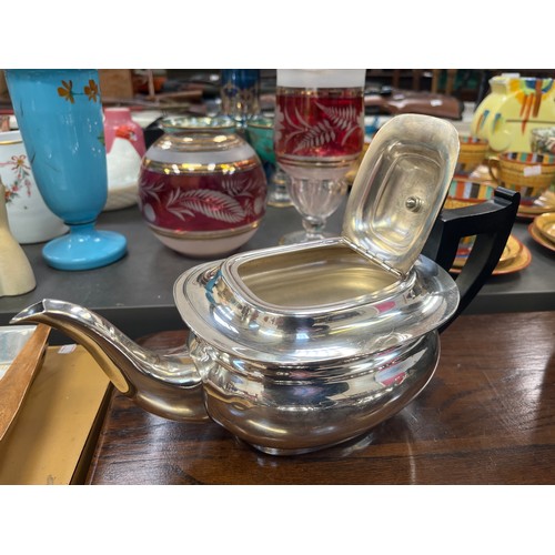 465 - Viners (Sheffield) Alpha plate 3 part tea service, including teapot, creamer and sugar pot in lovely... 