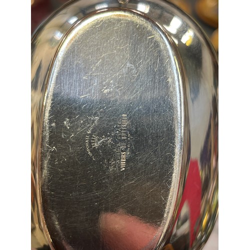 465 - Viners (Sheffield) Alpha plate 3 part tea service, including teapot, creamer and sugar pot in lovely... 