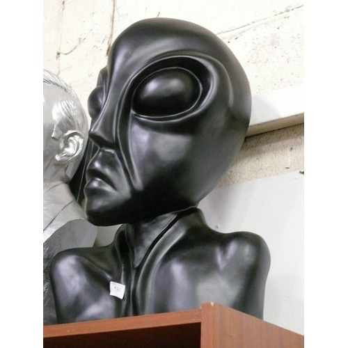 Large imposing alien head statue 55cm high