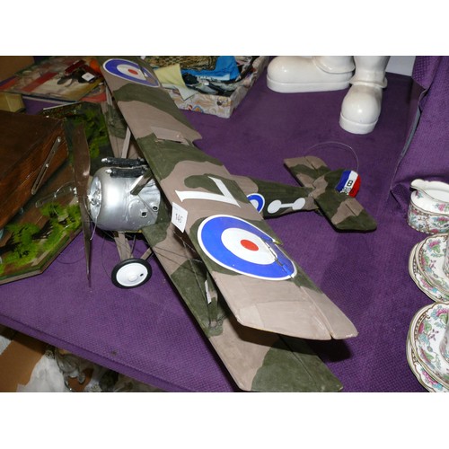 137 - Large bi-plane model and a smaller one