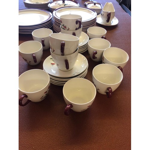 158 - Wedgwood Mayfield Ruby dinner service, 85 pieces, decorated with poppies and a ruby red border. Incl... 