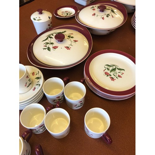 158 - Wedgwood Mayfield Ruby dinner service, 85 pieces, decorated with poppies and a ruby red border. Incl... 