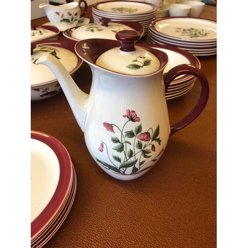 158 - Wedgwood Mayfield Ruby dinner service, 85 pieces, decorated with poppies and a ruby red border. Incl... 
