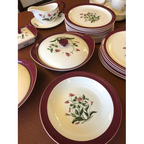158 - Wedgwood Mayfield Ruby dinner service, 85 pieces, decorated with poppies and a ruby red border. Incl... 