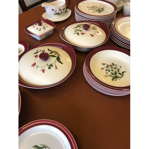 158 - Wedgwood Mayfield Ruby dinner service, 85 pieces, decorated with poppies and a ruby red border. Incl... 