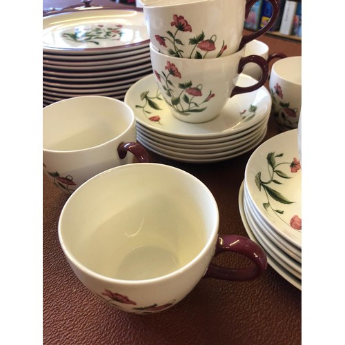 158 - Wedgwood Mayfield Ruby dinner service, 85 pieces, decorated with poppies and a ruby red border. Incl... 