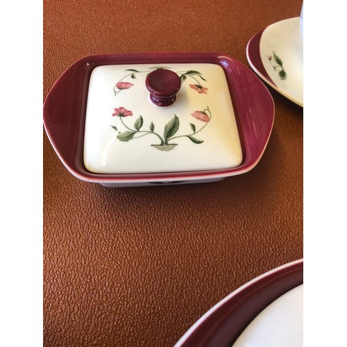 158 - Wedgwood Mayfield Ruby dinner service, 85 pieces, decorated with poppies and a ruby red border. Incl... 