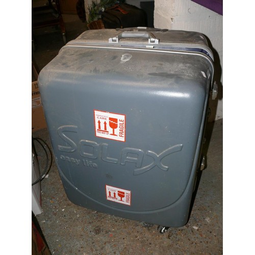 179 - large hard shell travel case on wheels