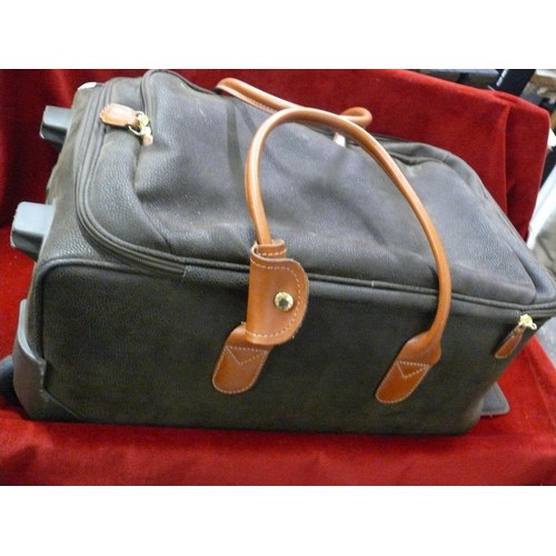 181 - Bric's Cabin Duffle Bag in Olive Green with Tan leather trim, appears in good order