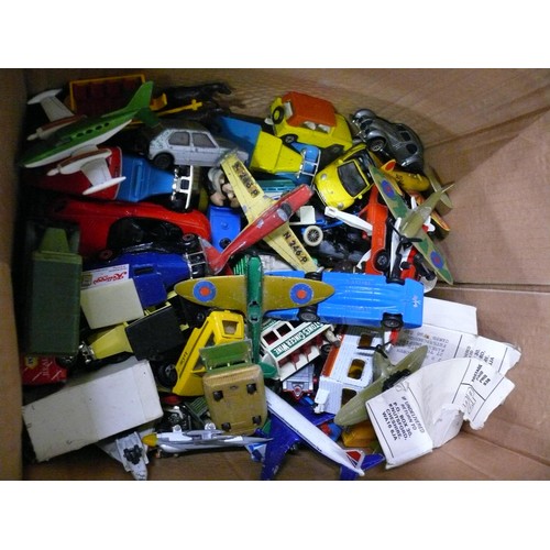 161 - box of die cast vintage vehicles