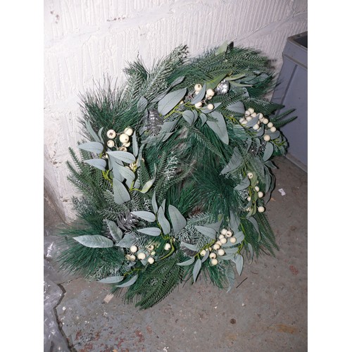 184 - 2 x fabulous wreaths