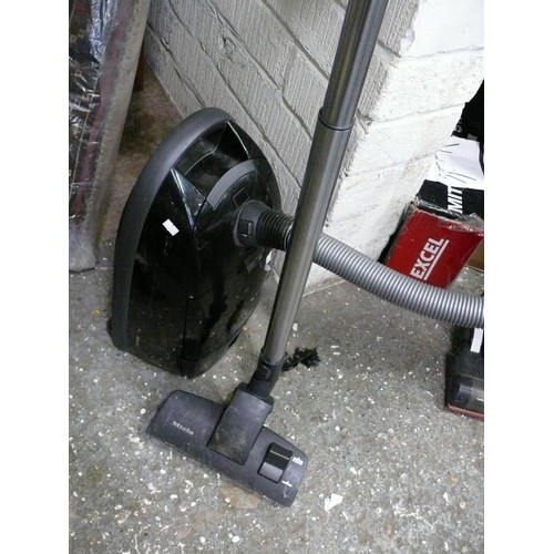 172 - MIELE VACUUM CLEANER 2571 SUPER CLEANER