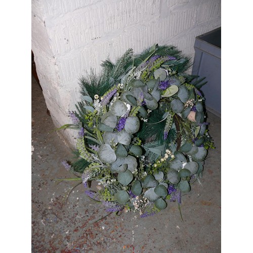 184 - 2 x fabulous wreaths