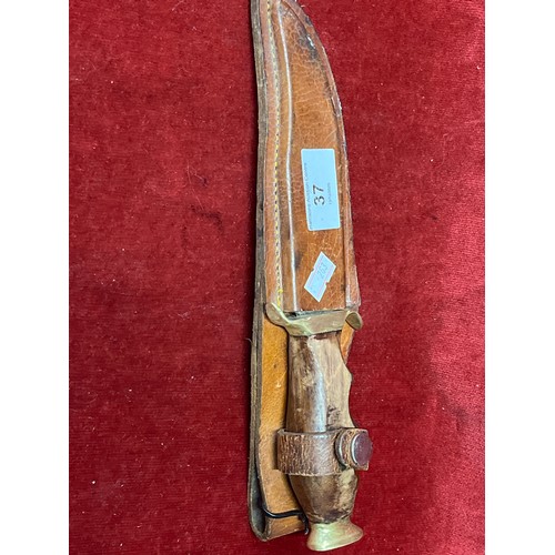 37 - A HUNTING KNIFE IN LEATHER SHEATH