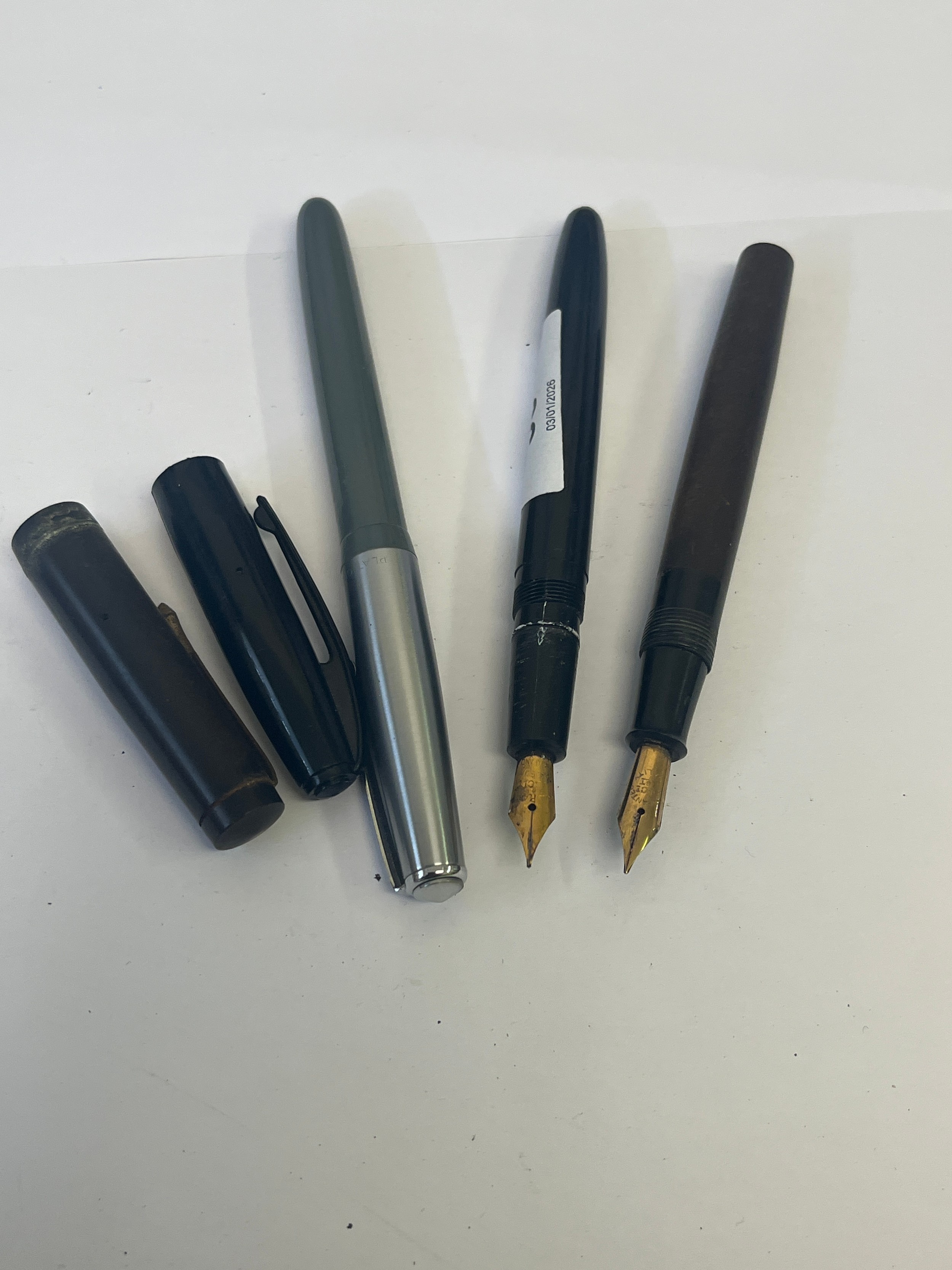A COLLECTION OF 5 FOUNTAIN PENS ALL WITH 14CT GOLD NIBS