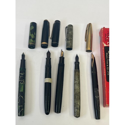 27 - A COLLECTION OF 5 FOUNTAIN PENS ALL WITH 14CT GOLD NIBS A SWAN PARKERS SHEAFFER