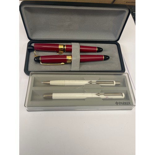31 - 5 SETS OF FOUNTAIN PENS PARKERS A ROTRING 600