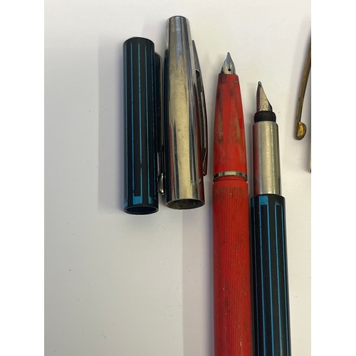 16 - A COLLECTION OF 10 FOUNTAIN PENS