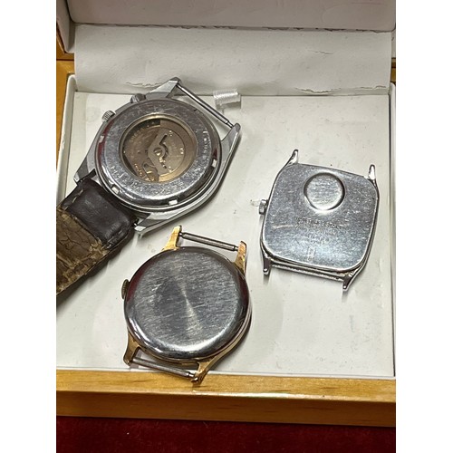 32 - 3 vintage gents watches, a mechanical one by Astral with black dial (working) and Acqua quartz & a S... 