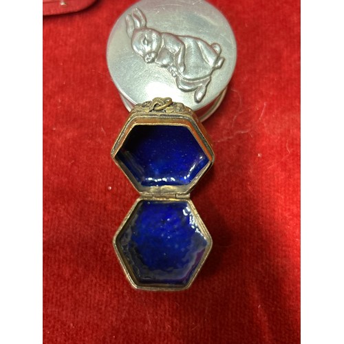 17B - 7 various boxes including silver plated jewellery casket, Selwin pewter rabbit box, cloisonné box et... 