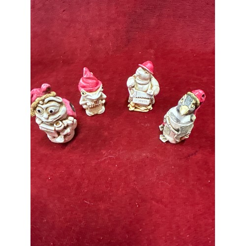 25 - Box of 4 box figurines (made of crushed marble) by Harmony Kingdom together with two “Silver Scenes”... 