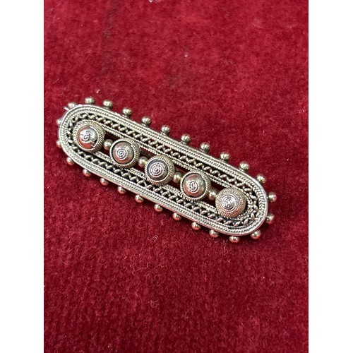34 - A 15ct gold Victorian bar brooch, 4.6 grams