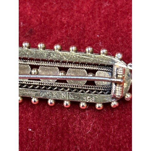 34 - A 15ct gold Victorian bar brooch, 4.6 grams
