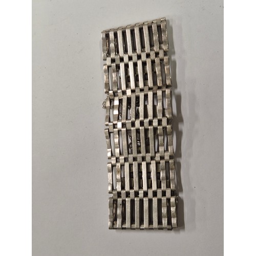 40 - Vintage Sterling Silver wide gate bracelet, hallmarked Birm 1978, 32 grams