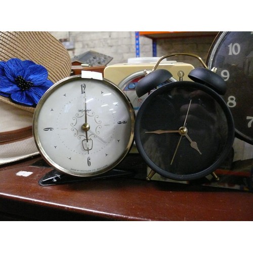Collection of 7 vintage and retro clocks