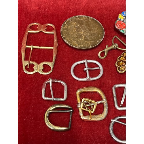 16 - Box of buckles including a scarce enamelled Guns N Roses 1993 buckle from the Brockum Collection & a... 