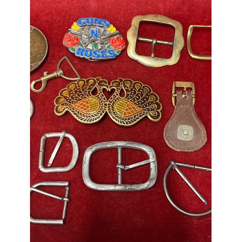 16 - Box of buckles including a scarce enamelled Guns N Roses 1993 buckle from the Brockum Collection & a... 