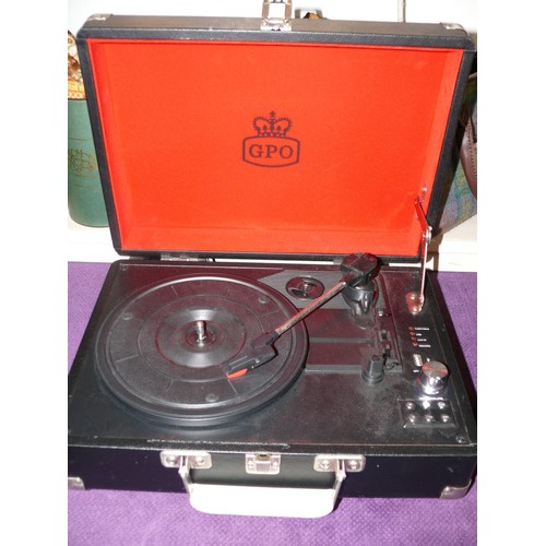 84 - GPO USB record player turntable in fitted carry case