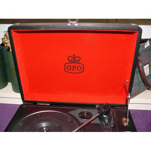 84 - GPO USB record player turntable in fitted carry case